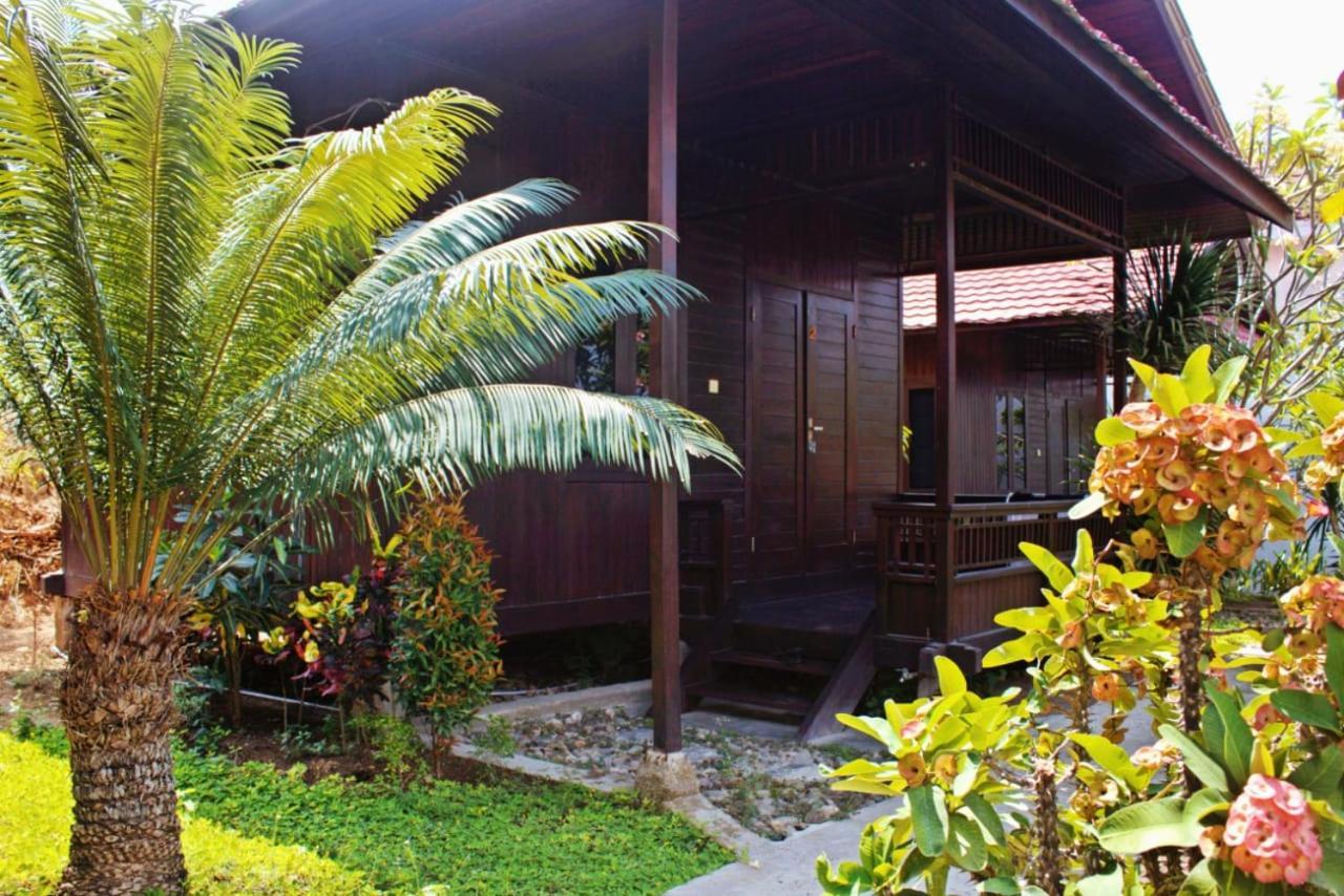 Exotic Komodo Hotel Лабуан-Бахо Экстерьер фото